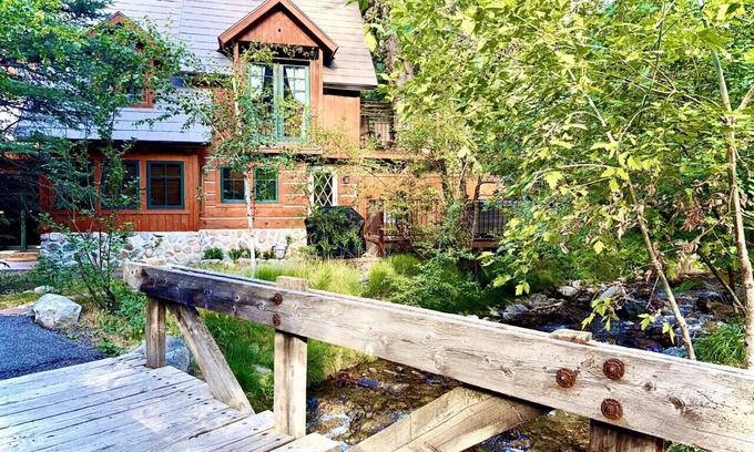 Sundance Cottage | TimpCreek Cottage on the Stream Sundance, Uah