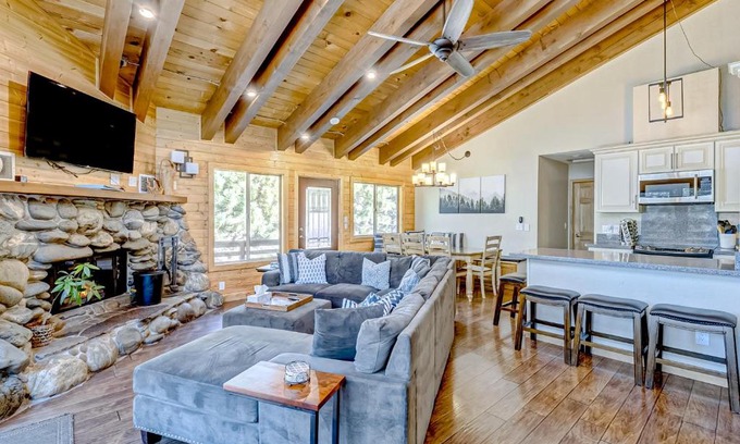 Tahoe Village House | Tina Court Retreat