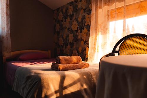 Rouge House | Tindioru