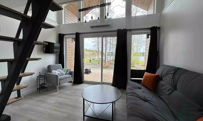 Clare House | Tiny 5 (Private hot tub)