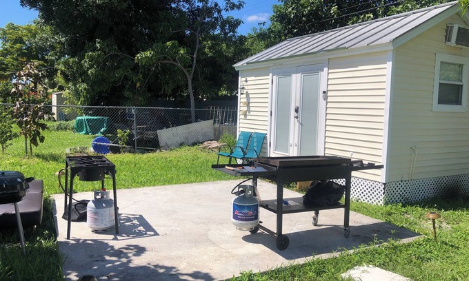 North Miami Apartment | Tiny homes Miami