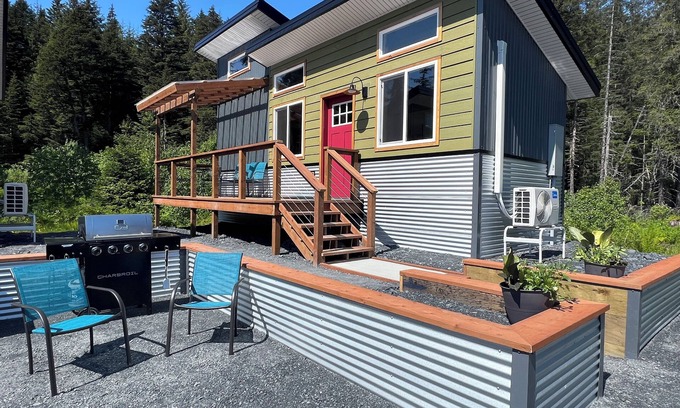 Bear Creek Cabin | Tiny House w/Forest Deck - Spruce Woods Acre