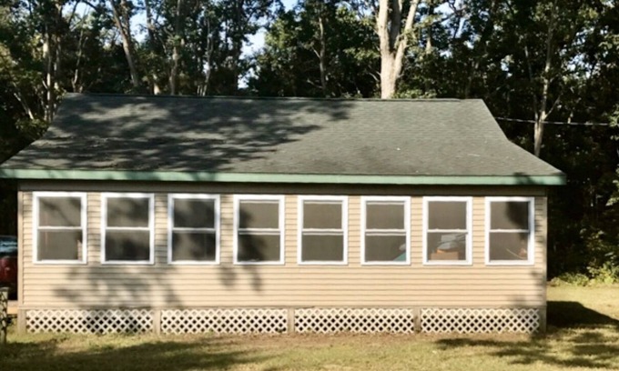 Brethren House | Tippy Dam a few miles away! Lake Michigan & trails all close. Super clean!