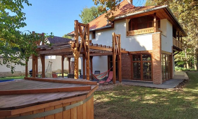 Tiszalok House | Tiszára néző heverésző - Lounger overlooking the Tisza river