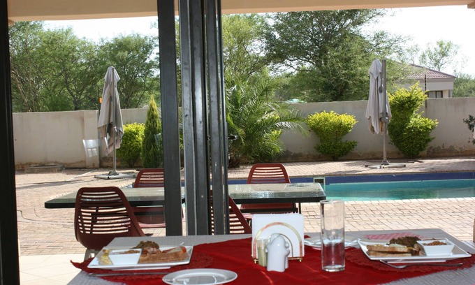 Ramotswa House | Titan Valley Guest House & Stargazing