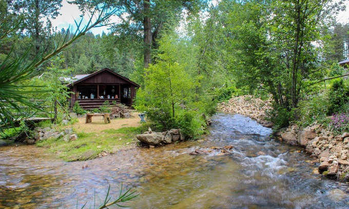Jefferson County Cabin | Tizer Botanic Gardens Cabin 1/2 way between Yellowstone & Glacier National Parks