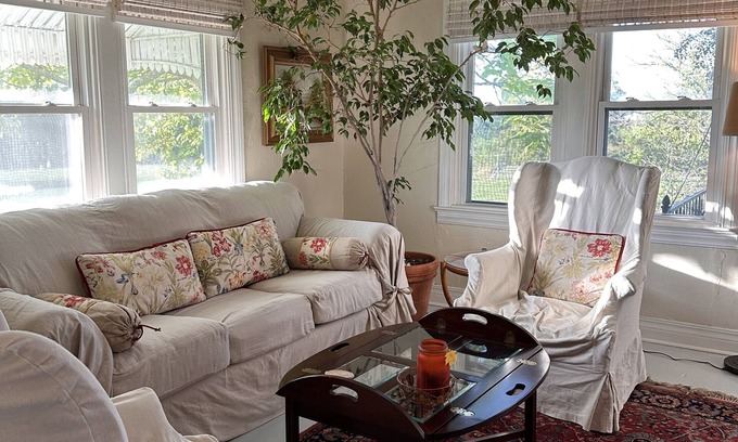 Norman Other | Tn A tranquil farmhouse getaway only 12 minutes away from the OU campus.n