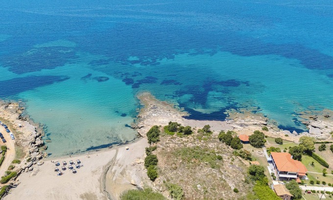Pyrgos House | To Pournari Beachside Garden House, Korakohori, Greece