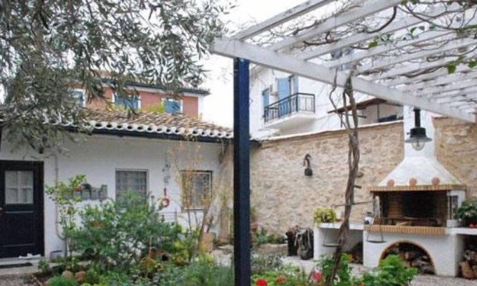 Galaxidi Apartment | To Spitaki Garden Guesthouse