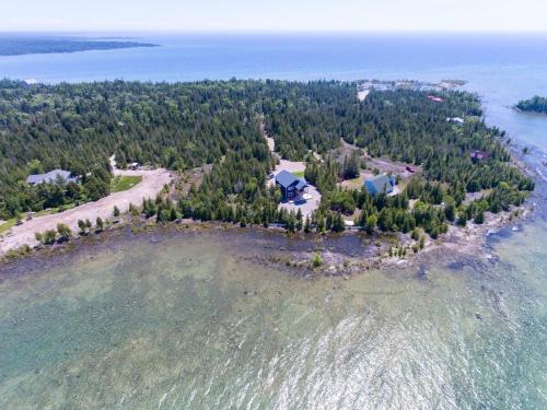Northern Bruce Peninsula House | Tobermory Modern Waterfront Escape