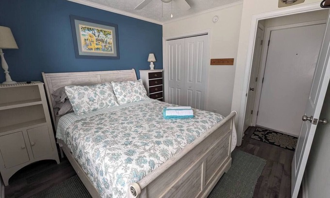McCutcheon Field Apartment | Toes In The Sand, You Won't Want to Leave!