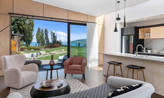 Hamurana Villa | Toka Ridge 1bd Lake View Lux Villa w/HotTub