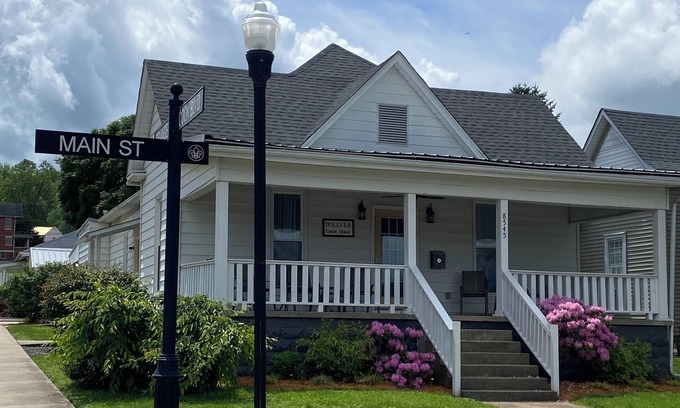 French Lick House | Toliver Guest House, Premier location on Main Street! Newly remodeled-spacious.
