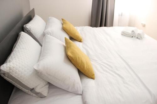 Oshakan Bed & Breakfast | ToonikO