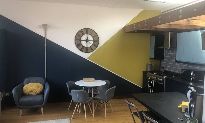Ipswich Apartment | Toothbrush Apartments - 2 Bed/1 Bath Central Ipswich - Lloyds Avenue