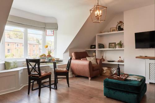 Matlock Apartment | Top floor 1BR apartment central Matlock