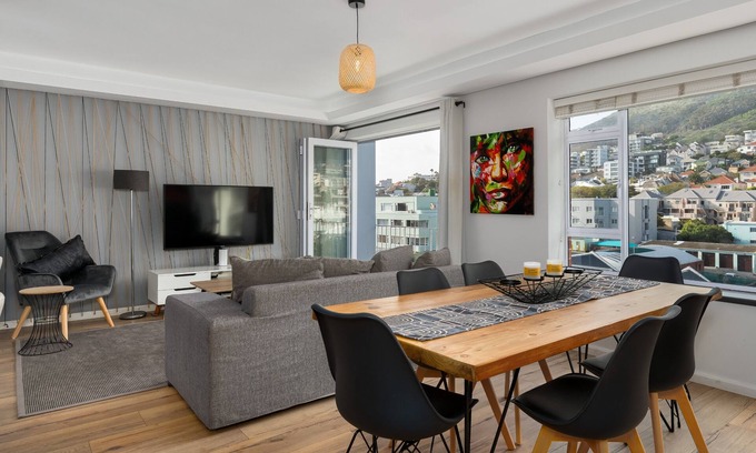 Sea Point Apartment | Top Floor Apartment with Majestic Mountain Views