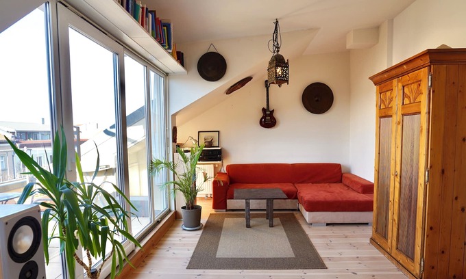 Mitte Apartment | Top floor apartment with roof terrace in Mitte