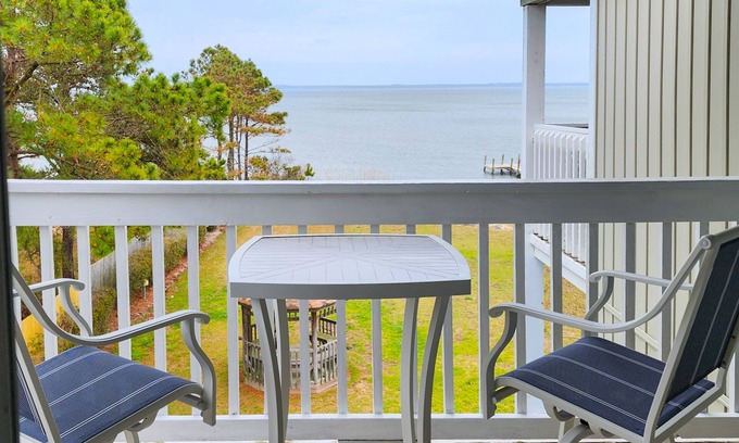 Manteo Condo | Top-floor condo near attractions with sound views, balcony, washer/dryer, AC