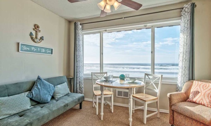 Lincoln City Condo | Top Floor Oceanfront Suite - Sleeps 5 - Pool and Sauna!