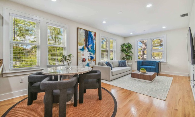 Crescent Lake Apartment | Top Floor - Sun Filled Home - Jacuzzi - Pets Ok