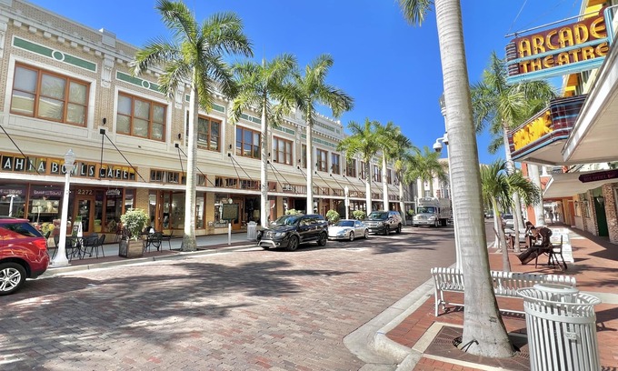 Downtown Historic District Condo | TOP FLORIDA's Earnhardt Loft - Fall Special: 30% off for stays until 11/30/20205