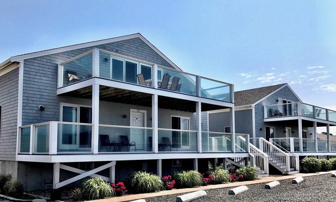 North Truro House | Top Mast Resort-Shore House! Beach, Pool, Housekeeping and more!