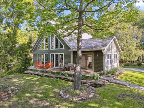 Fish Creek House | Top of the Hill Cabin by Simple Life Rental