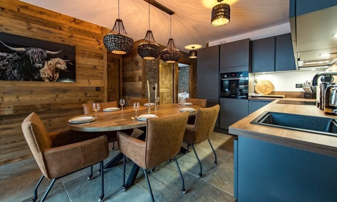 Saint-Sorlin-d'Arves Apartment | Top of the range flat with a large terrace in the heart of the village - sleeps 6