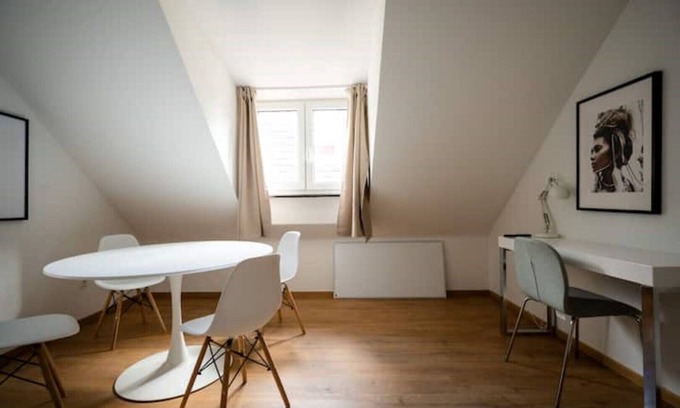 Dusseldorf Old Town Apartment | Top Old Town Apartment 2 bathrooms