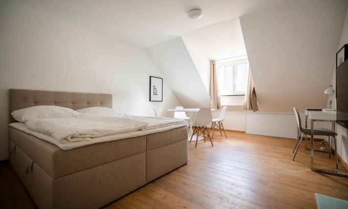 Dusseldorf Old Town Apartment | Top Old Town Apartment 2 baths