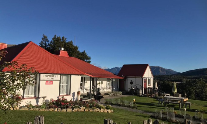 St. Arnaud Bed & Breakfast | Tophouse Historical Inn Bed and breakfast
