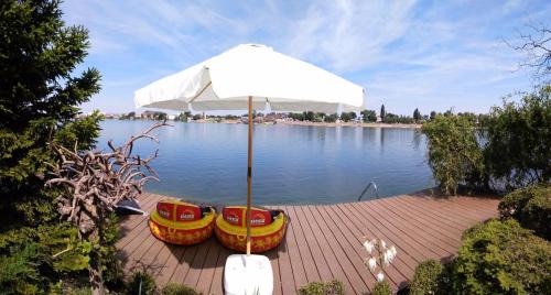 Senec House | TopSenec-Lakeside Home