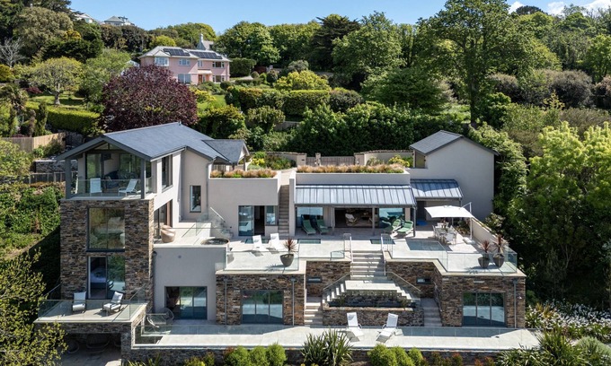 Salcombe House | Topwood - a house that sleeps 10 guests in 4 bedrooms