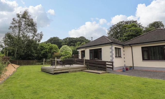 Garlieston Cottage | TORKELD HOLIDAY COTTAGE, pet friendly, with a garden in Garlieston
