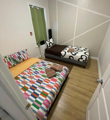 Grange Park House | Toronto Budget Central Stay