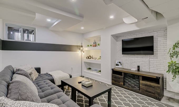 Etobicoke Bed & Breakfast | TorontoGEM: 20 mins to Downtown,10 mins to Airport
