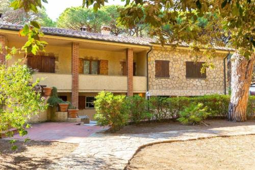 Saline Sadun Villa | Torre Saline sotto pineta sul mare della Giannella