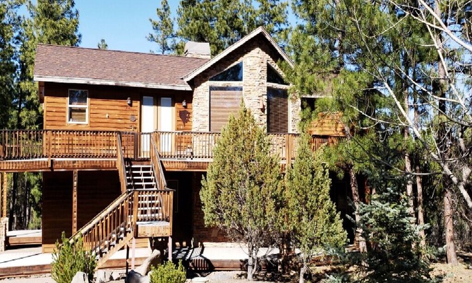 Torreon Cabin | Torreon 3000sqft cabin 1 acre, river, FREE WIFI, OK PETS✔ BEAT THE HEAT!