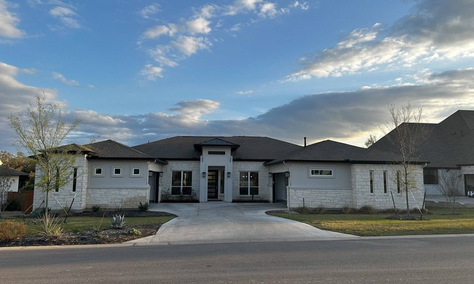 Dripping Springs House | Total Eclipse Luxury Ranch House in path of Totality - Dripping Springs, TX