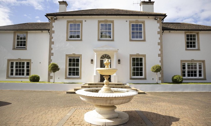 Billingshurst House | Total privacy guaranteed, gated, 50 acres, lake, tennis court, Moto x track.