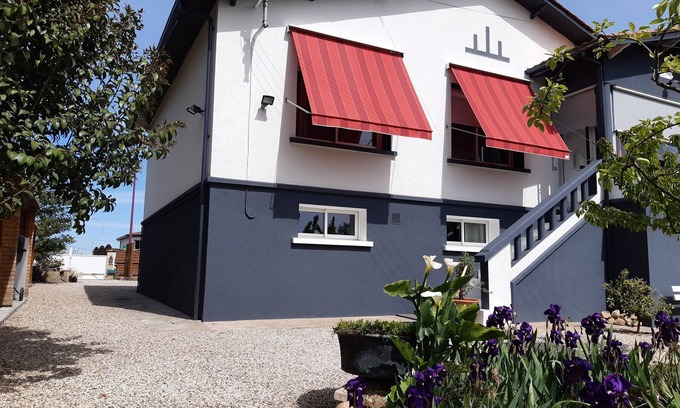 Bergerac Apartment | Totally independent apartment on the first floor of a detached house