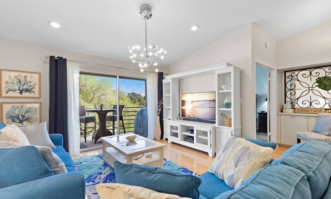 St. Petersburg Condo | TOTALLY UPDATED, SPACIOUS/Clean, SEE MY RAVE REVIEWS! HIGHLY REQUESTED
