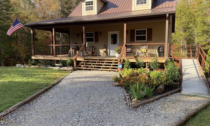 Linden Cabin | Touch of Heaven. Family friendly, Fishing, Nature galore! Maximum 6 guests.