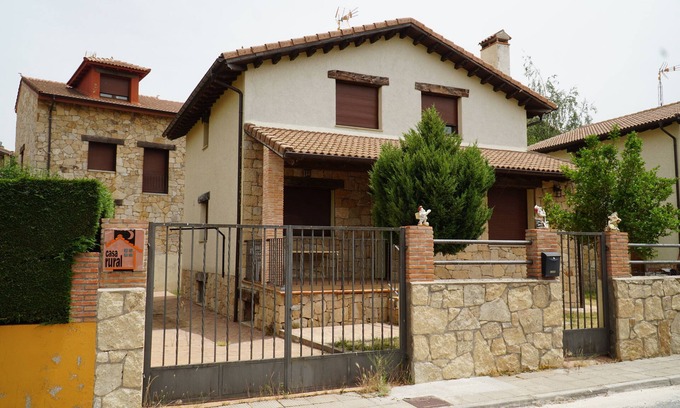 Navarredonda de Gredos Ski Chalet | Tourist Housing in Barajas (Gredos)