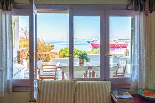 Tourlos House | Tourlos Beachfront House in Mykonos