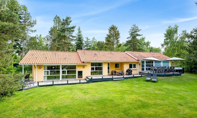 Bøtø By House | "Tovi" - 600m from the sea by Interhome