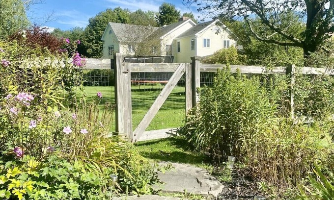 Wassaic House | Tower Hill - Hilltop Country Retreat with Panoramic Views
