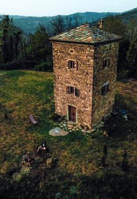 Polinago Ski Chalet | Tower house Gombola