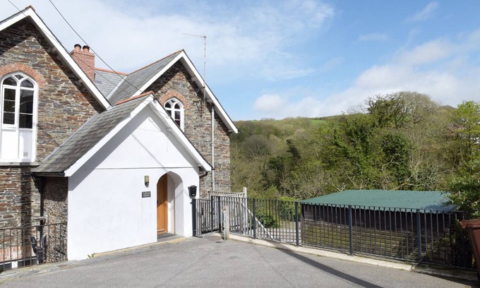 Boscastle Cottage | TOWER HOUSE, pet friendly, character holiday cottage in Boscastle